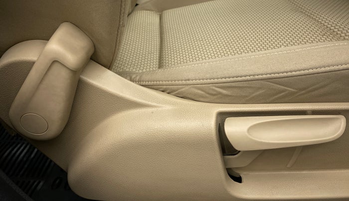2016 Volkswagen Ameo HIGHLINE 1.2, Petrol, Manual, 26,324 km, Driver Side Adjustment Panel