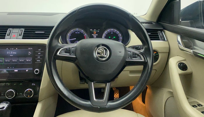 2017 Skoda Octavia STYLE PLUS AT 1.8 TSI, Petrol, Automatic, 80,119 km, Steering Wheel Close Up