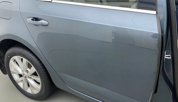 2017 Skoda Octavia STYLE PLUS AT 1.8 TSI, Petrol, Automatic, 80,119 km, Right rear door - Minor scratches