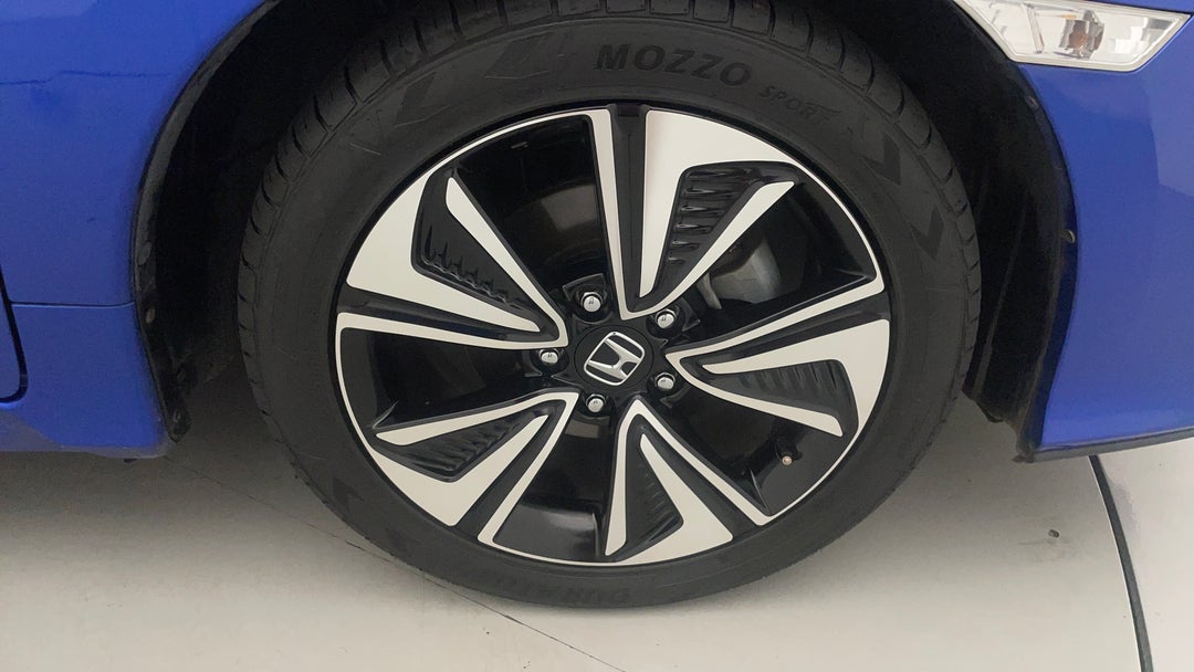 2017 Honda Civic Vti-l, Automatic, 52090 km, Right Front Wheel