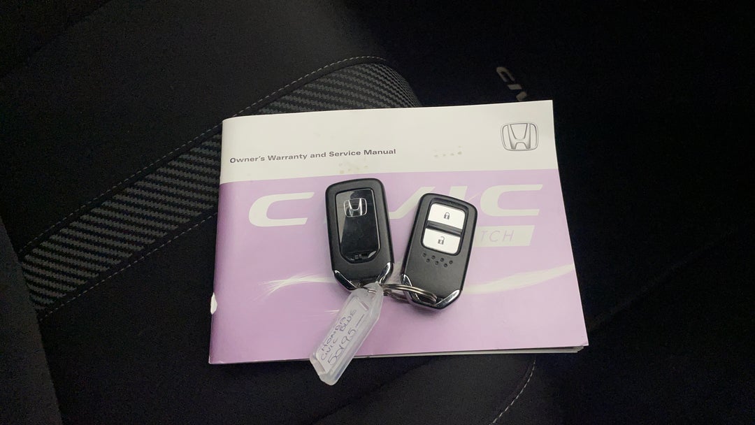 2017 Honda Civic Vti-l, Automatic, 52090 km, Key Close-up