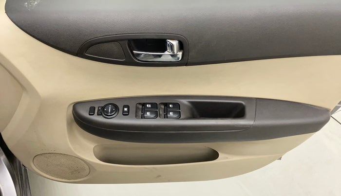 2012 Hyundai i20 MAGNA (O) 1.2, Petrol, Manual, 67,616 km, Driver Side Door Panels Control