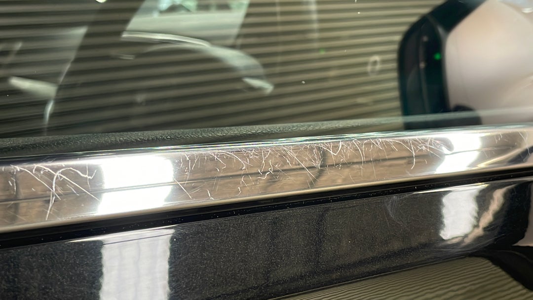 2015 Jeep Grand Cherokee Limited (4x4), Automatic, 85195 km, Doors Front RHS Scratch