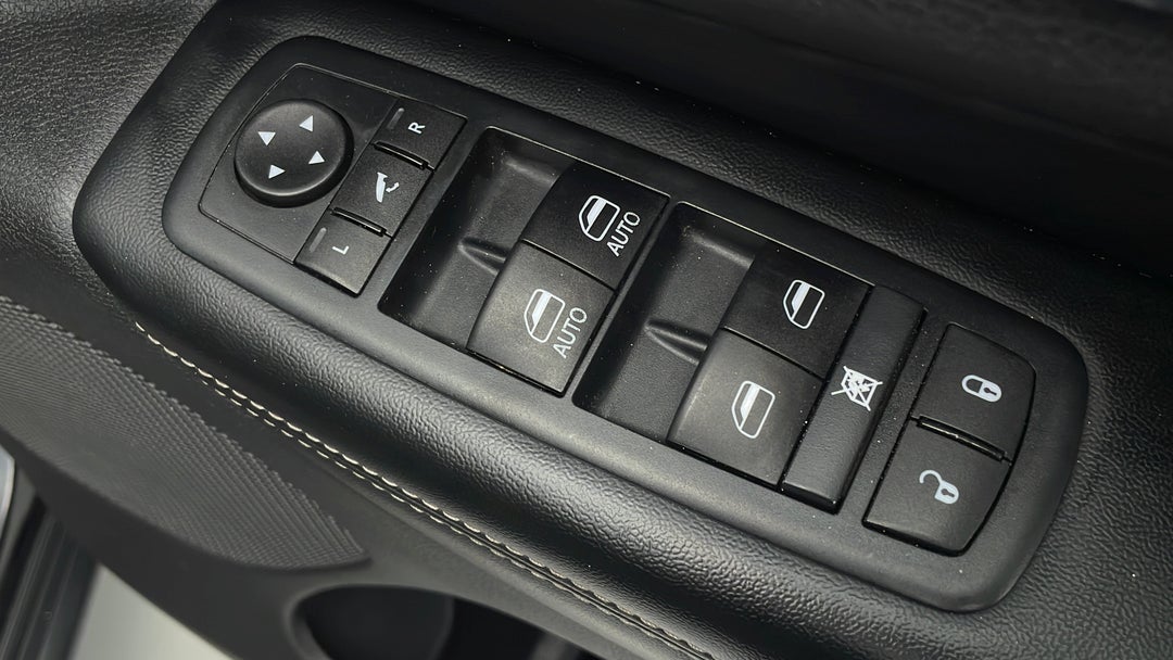 2015 Jeep Grand Cherokee Limited (4x4), Automatic, 85195 km, Drivers Side Door Panel Controls