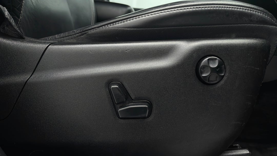 2015 Jeep Grand Cherokee Limited (4x4), Automatic, 85195 km, Drivers Side Adjustment Panel