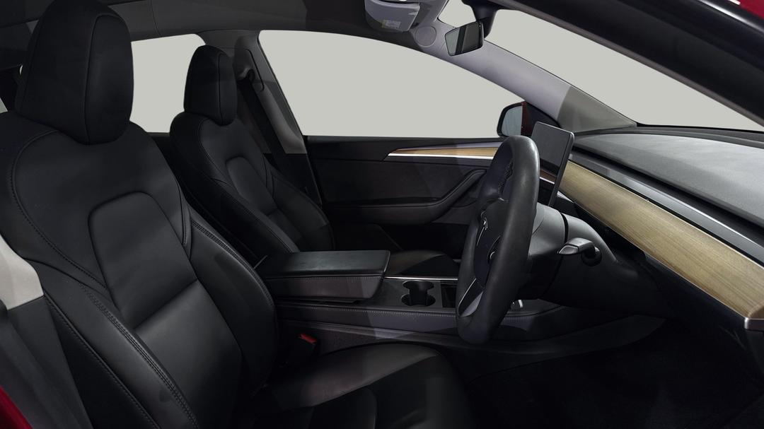 2022 Tesla Model Y Rear-wheel Drive, Automatic, 31139 km, Right Side Front Door Cabin View