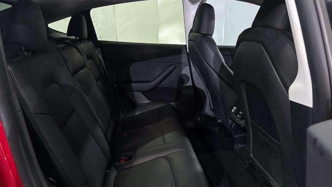 2022 Tesla Model Y Rear-wheel Drive, Automatic, 31139 km, Right Side Rear Door Cabin View