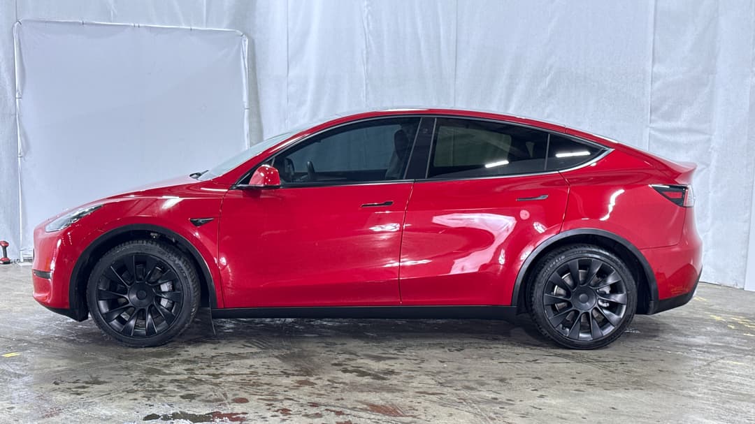 2022 Tesla Model Y Rear-wheel Drive, Automatic, 31139 km, Left Side View