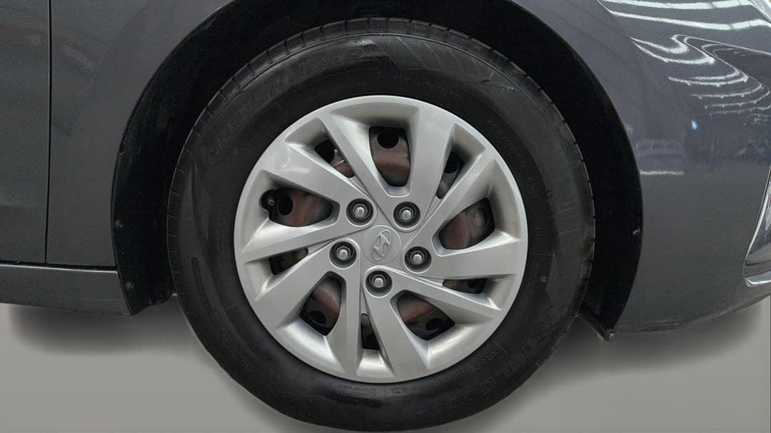 2018 Hyundai Elantra Go, Automatic, 64710 km, Right Front Wheel