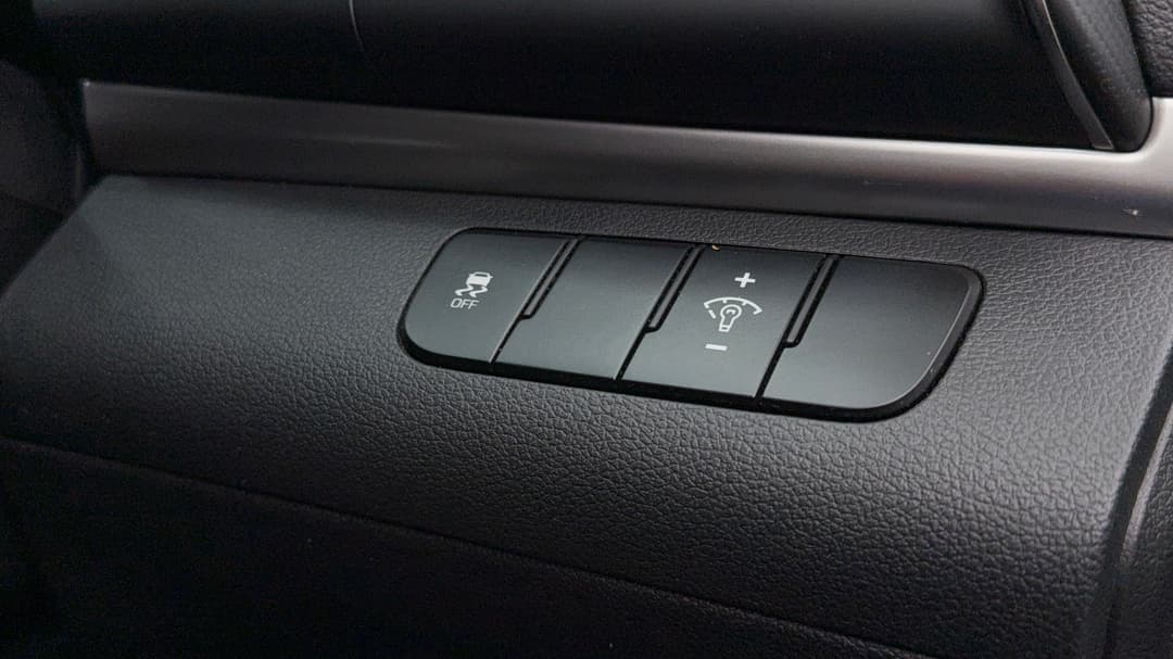 2018 Hyundai Elantra Go, Automatic, 64710 km, Utility Switches/Buttons