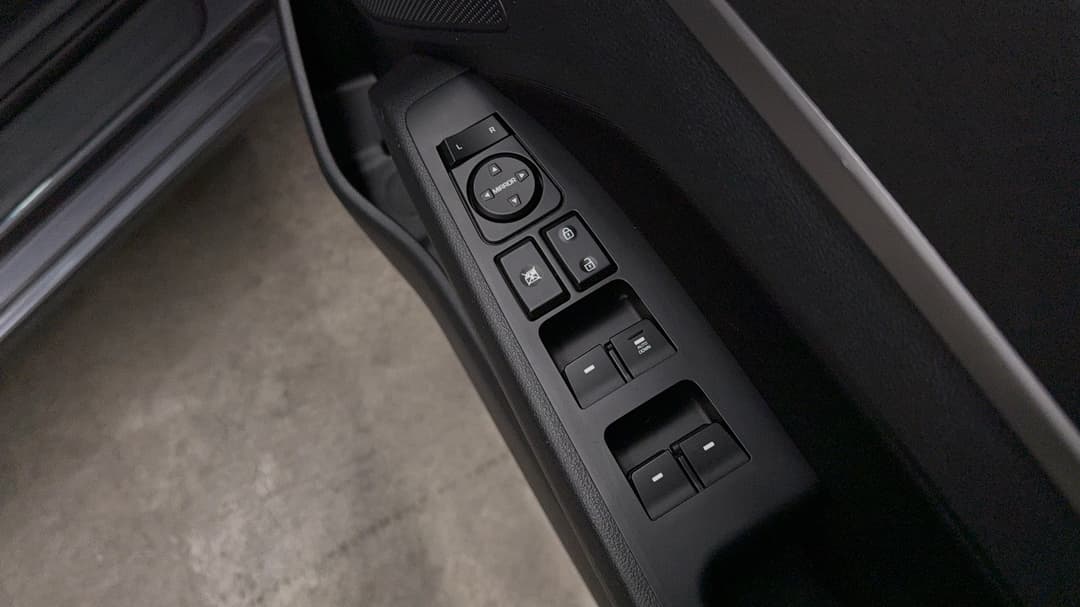 2018 Hyundai Elantra Go, Automatic, 64710 km, Drivers Side Door Panel Controls
