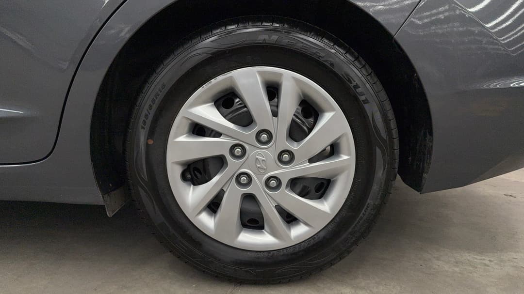 2018 Hyundai Elantra Go, Automatic, 64710 km, Left Rear Wheel