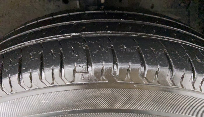 2012 Maruti Swift Dzire VDI BS IV, Diesel, Manual, 1,62,668 km, Right Front Tyre Tread