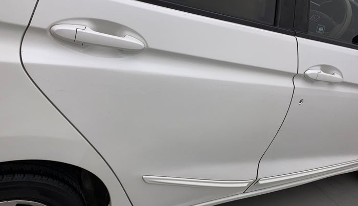 2018 Honda Jazz 1.2L I-VTEC V AT, Petrol, Automatic, 1,00,657 km, Right rear door - Minor scratches