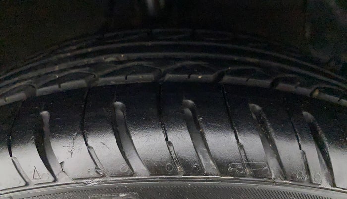 2019 Hyundai Grand i10 SPORTZ 1.2 KAPPA VTVT, CNG, Manual, 44,726 km, Right Front Tyre Tread