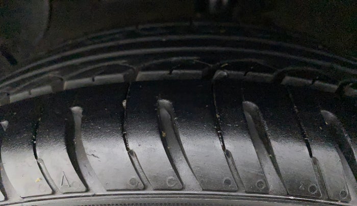 2019 Hyundai Grand i10 SPORTZ 1.2 KAPPA VTVT, CNG, Manual, 44,726 km, Left Front Tyre Tread