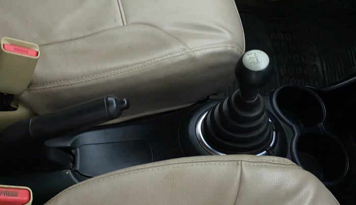 2015 Honda Amaze 1.2L I-VTEC SX, Petrol, Manual, 76,327 km, Gear lever - Boot Cover minor damage