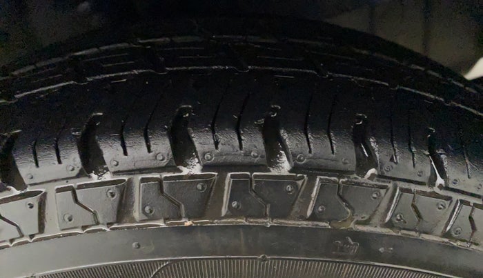 2016 Hyundai Eon ERA +, Petrol, Manual, 62,445 km, Left Front Tyre Tread