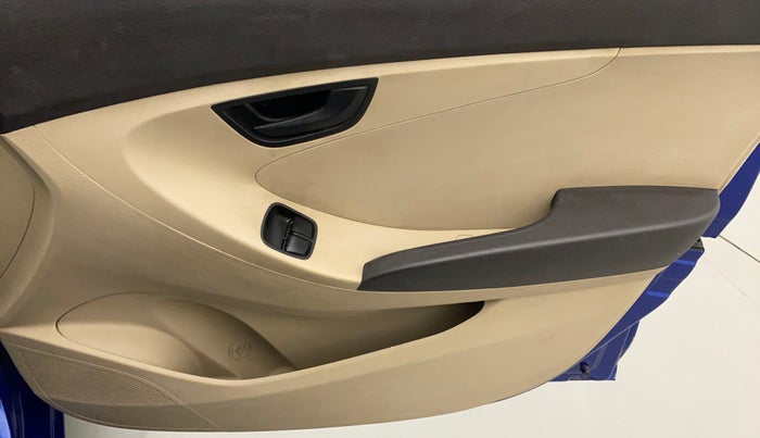 2016 Hyundai Eon ERA +, Petrol, Manual, 62,445 km, Driver Side Door Panels Control