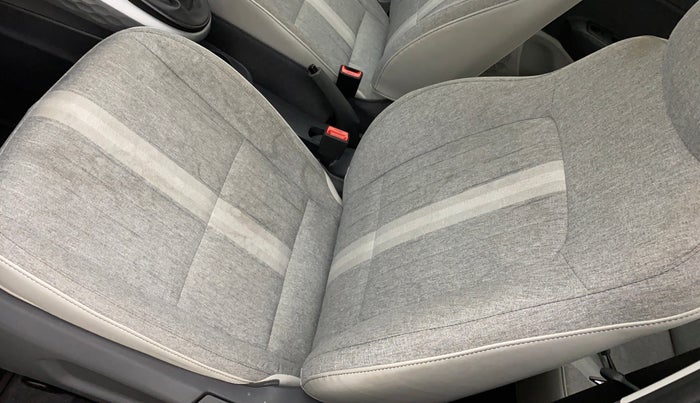 2020 Hyundai GRAND I10 NIOS SPORTZ AMT 1.2 KAPPA VTVT, Petrol, Automatic, 22,493 km, Front left seat (passenger seat) - Cover slightly stained
