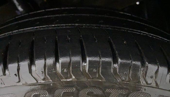 2019 Maruti XL6 ZETA SHVS, Petrol, Manual, 18,218 km, Left Front Tyre Tread