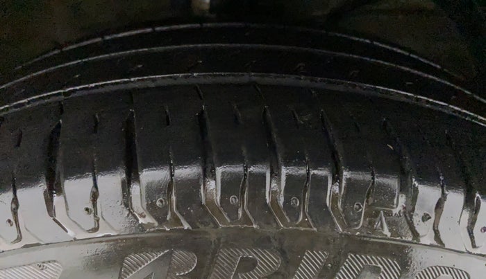 2019 Maruti XL6 ZETA SHVS, Petrol, Manual, 18,218 km, Right Front Tyre Tread