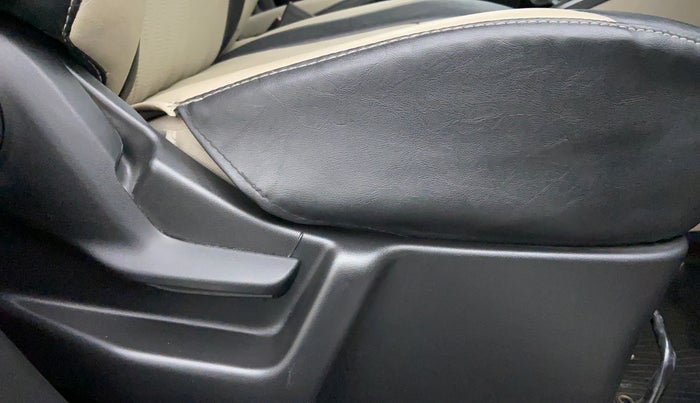 2020 Maruti New Wagon-R LXI CNG 1.0 L, CNG, Manual, 47,352 km, Driver Side Adjustment Panel