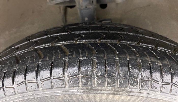 2010 Maruti Swift Dzire VXI, Petrol, Manual, 77,507 km, Right Front Tyre Tread