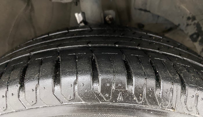 2019 Toyota Glanza V, Petrol, Manual, 90,148 km, Right Front Tyre Tread