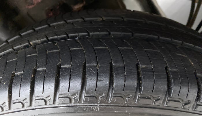 2018 Mahindra KUV 100 NXT K4+ 6S, Petrol, Manual, 22,785 km, Right Rear Tyre Tread