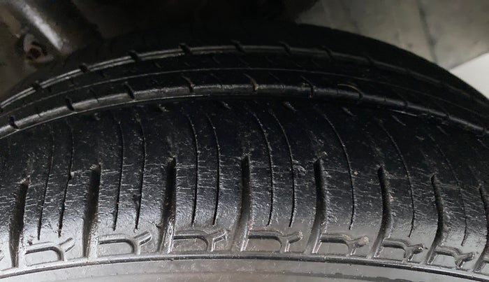2018 Mahindra KUV 100 NXT K4+ 6S, Petrol, Manual, 22,785 km, Right Front Tyre Tread