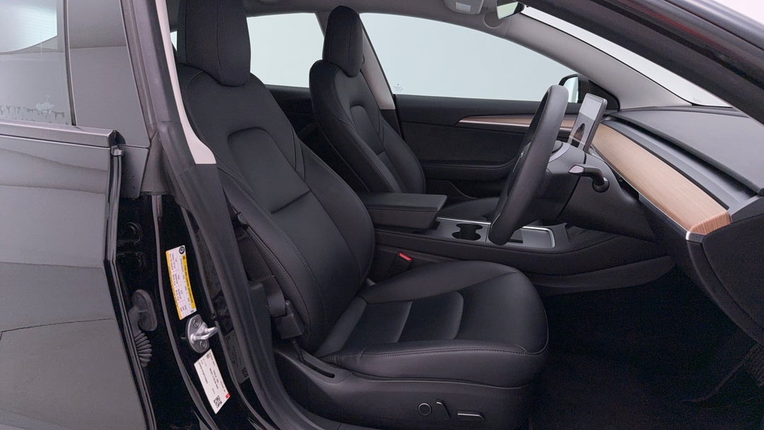 2023 Tesla Model 3 Rear-wheel Drive, Automatic, 38646 km, Right Side Front Door Cabin View