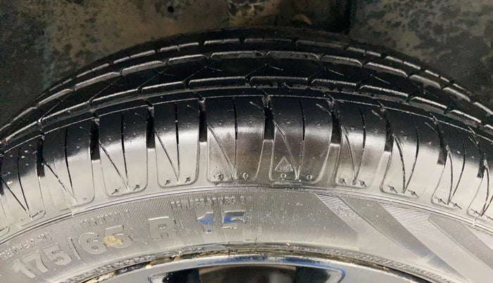 2017 Maruti IGNIS ALPHA 1.2 K12 DUAL TONE, Petrol, Manual, 45,193 km, Right Front Tyre Tread
