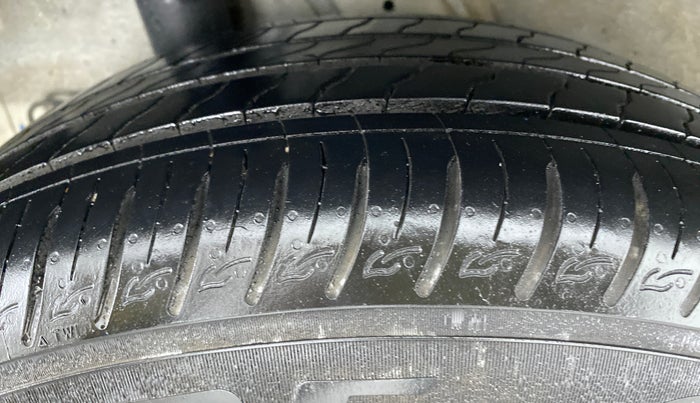 2019 Hyundai VENUE 1.0L Turbo GDI SX(O) MT, Petrol, Manual, 12,815 km, Right Rear Tyre Tread