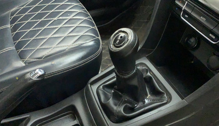 2021 Toyota URBAN CRUISER MID GRADE MT, Petrol, Manual, 37,122 km, Gear lever - Knob has minor damage