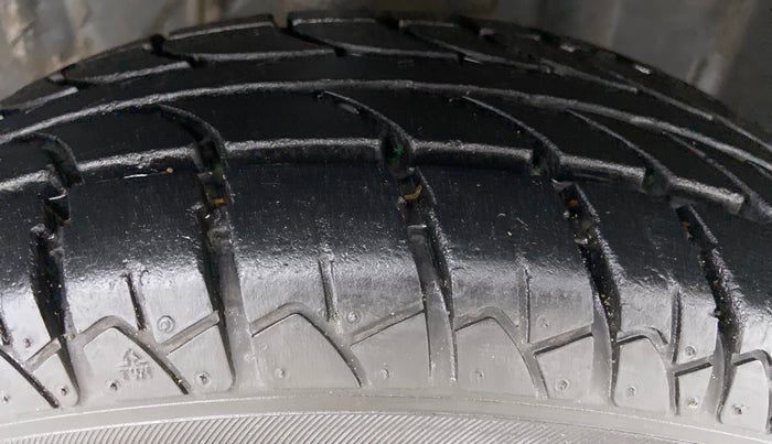 2014 Datsun Go T, Petrol, Manual, 22,453 km, Right Front Tyre Tread