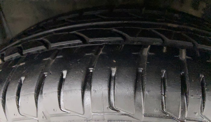 2011 Toyota Etios V, Petrol, Manual, 66,746 km, Left Front Tyre Tread