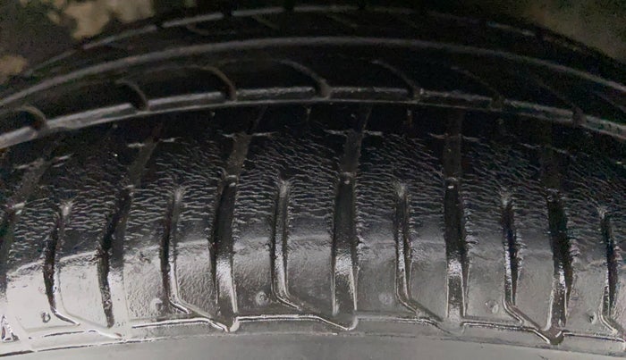 2011 Toyota Etios V, Petrol, Manual, 66,746 km, Right Front Tyre Tread