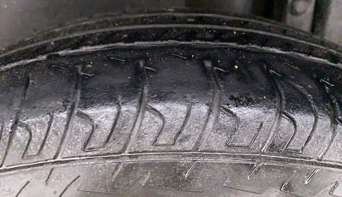 2015 Maruti Swift VDI ABS, Diesel, Manual, 28,505 km, Left Rear Tyre Tread