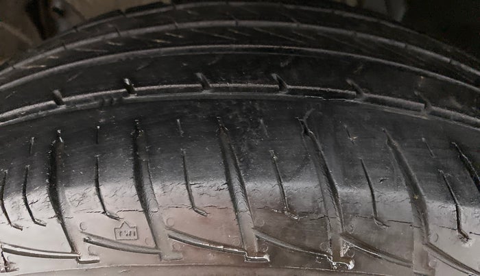 2013 Renault Duster RXL PETROL, Petrol, Manual, 51,952 km, Left Front Tyre Tread