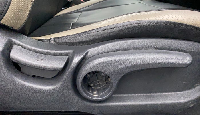 2017 Hyundai Elite i20 SPORTZ 1.2, Petrol, Manual, 52,641 km, Driver Side Adjustment Panel