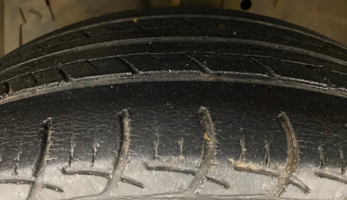 2016 Maruti Ciaz ZXI, Petrol, Manual, 72,907 km, Left Front Tyre Tread