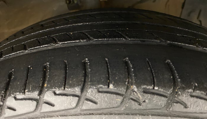 2016 Maruti Ciaz ZXI, Petrol, Manual, 72,907 km, Right Front Tyre Tread