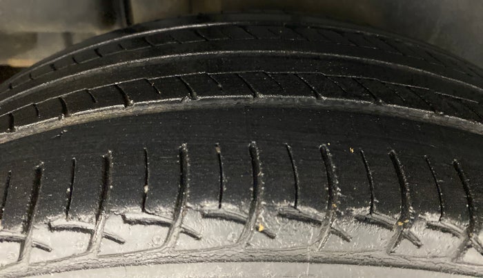 2016 Maruti Ciaz ZXI, Petrol, Manual, 72,907 km, Right Rear Tyre Tread