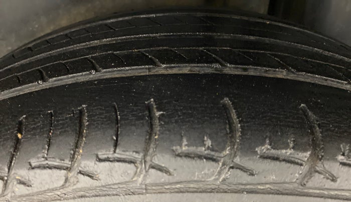 2016 Maruti Ciaz ZXI, Petrol, Manual, 72,907 km, Left Rear Tyre Tread