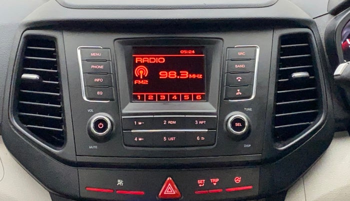2022 Mahindra XUV300 W6 1.2 PETROL, Petrol, Manual, 45,246 km, Infotainment system - AM/FM Radio - Not Working