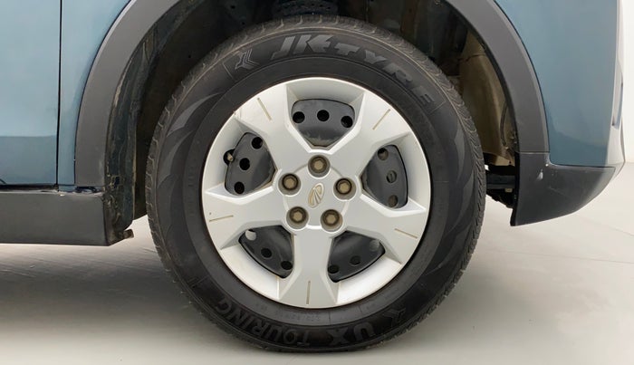 2022 Mahindra XUV300 W6 1.2 PETROL, Petrol, Manual, 45,246 km, Right Front Wheel