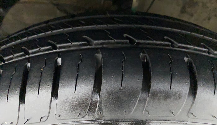 2017 Maruti Dzire VXI, Petrol, Manual, 97,354 km, Left Front Tyre Tread
