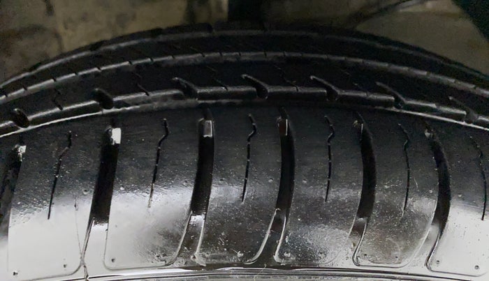 2017 Maruti Dzire VXI, Petrol, Manual, 97,354 km, Right Front Tyre Tread
