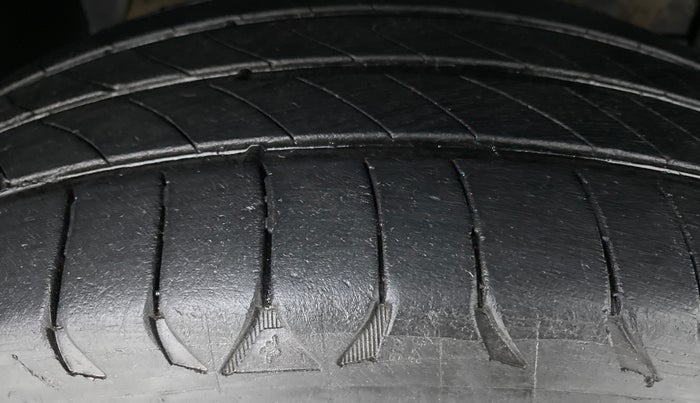 2017 Maruti Vitara Brezza ZDI PLUS, Diesel, Manual, 80,257 km, Right Front Tyre Tread